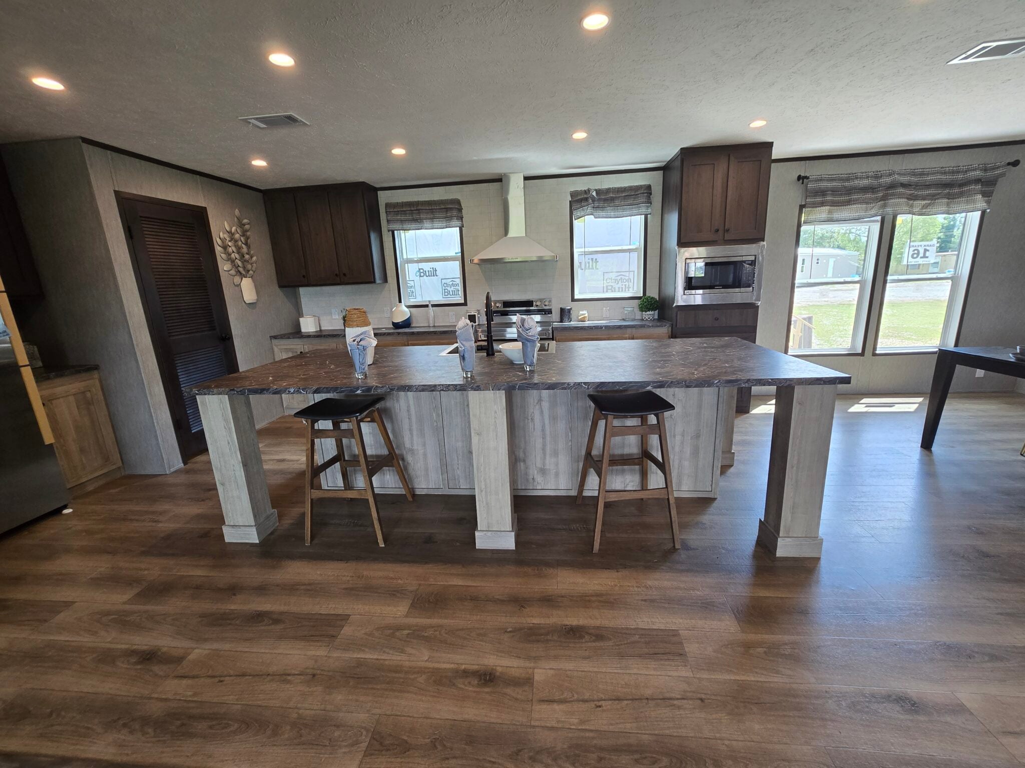 Dark Pearl Kitchen 2